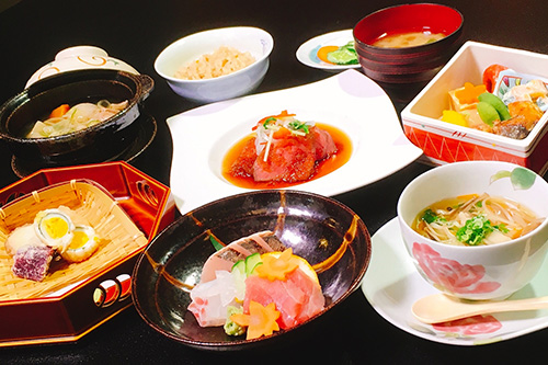 八神の会席料理の写真